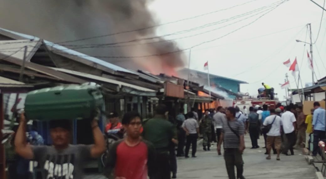 Sijago Merah Ngamuk Anguskan Sejumlah Rumah Warga di Ranai