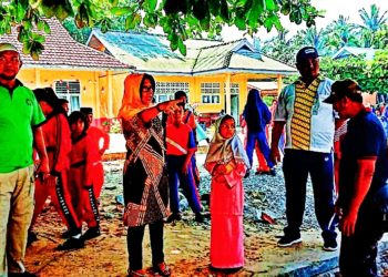 Ny.Hj. Nurhayati, Tinjau Kesiapan Sekolah Calon Adiwiyata SDN 005 Sepempang.