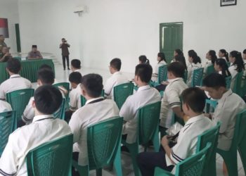 Kodim 0315/Bintan Berikan Materi Wasbang dan Belneg kepada 30 Siswa SMP Maitreyawira Saat Kunjungan Edukasi