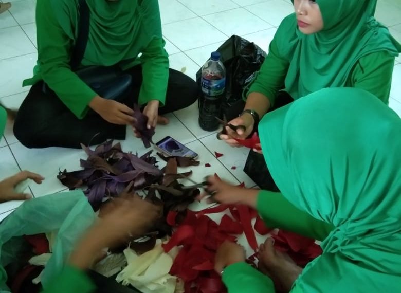 Ketua Persit KCK Cabang LV Dim 0315/Bintan Kembangkan Seni Keterampilan