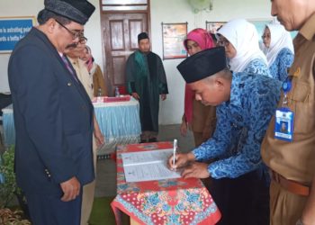 Pemkab Dharmasraya Lantik 56 Orang Guru
