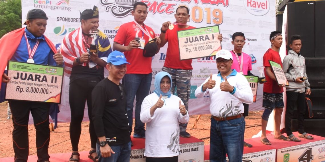 Tim Dayung Dragon Boat Lantamal IV Berhasil Raih Juara Pertama