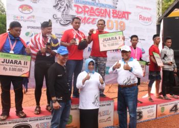 Tim Dayung Dragon Boat Lantamal IV Berhasil Raih Juara Pertama