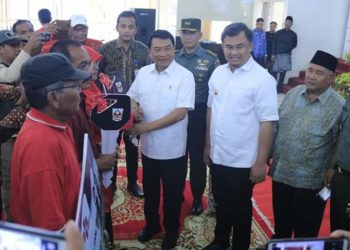 Moeldoko Beri Pencerahan Kepada Petani Dharmasraya.