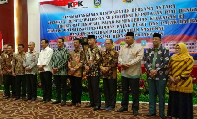 Bupati Lingga Tandatangani MoU Optimalisasi Pajak serta Kerjasama Bidang Pertanahan