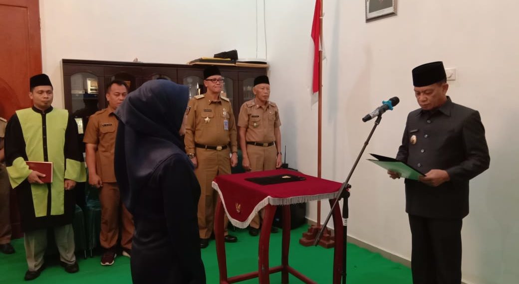 Bupati Lingga Lantik Pejabat Administrator Zuliar