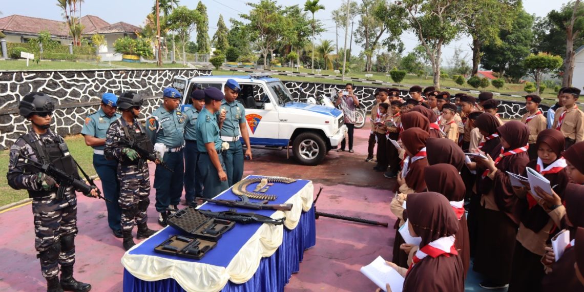 SMP IT Insan Cendikia Kunjungi Lanal Dabo Singkep