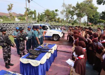 SMP IT Insan Cendikia Kunjungi Lanal Dabo Singkep