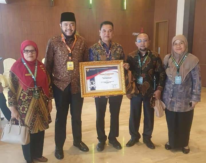 Walikota Padang Panjang Raih Penghargaan Pelayanan Publik Terbaik Nasional 2019
