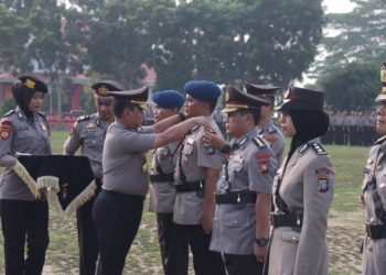 Kapolda Kepri Serahterimakan Dansad Brimob Kabidkeu dan Kayanma