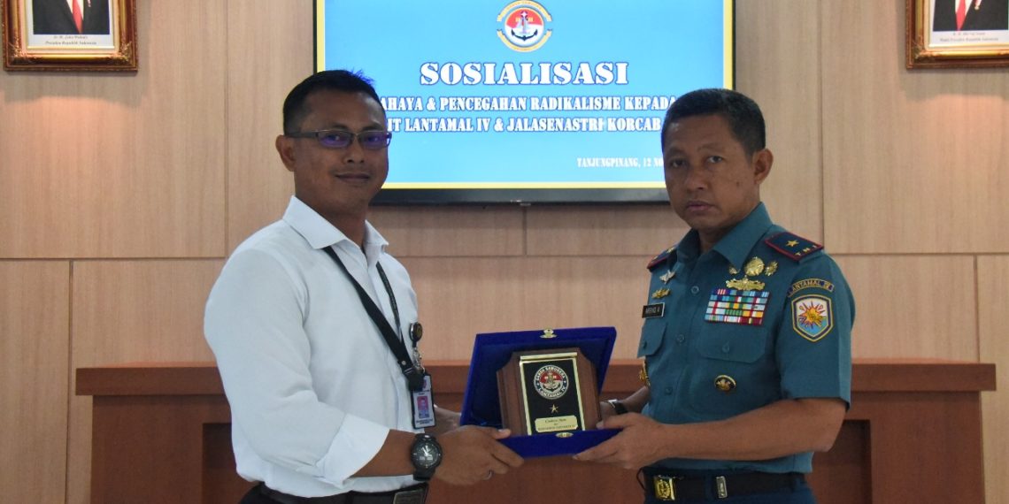 Prajurit Lantamal IV dan Ibu-Ibu Jalasenastri Ikuti Sosialisasi Pencegahan Radikalisme