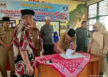 Kadisdik Dharmasraya Pimpin Sertijab Kepsek SD dan SMP di Kecamatan Timpeh