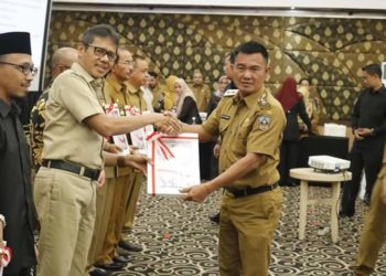 Gubernur Sumbar Serahkan DIPA, Dana Trandfer Daerah dan Dana Desa