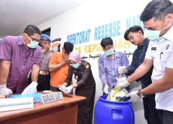Ditresnarkoba Polda Kepri Musnahkan 1.220,7 gram Sabu