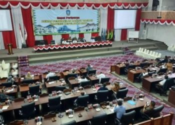 Rapat Paripurna Pengesahan Unsur Pimpinan Komisi DPRD Kepri