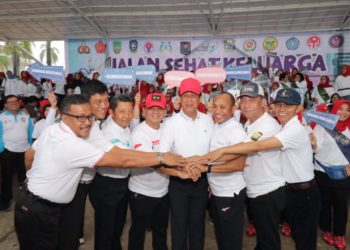 Jelang Peringatan Ibu ke 91 KE-91, Danlantamal IV Hadiri Gerak Jalan Sehat Keluarga