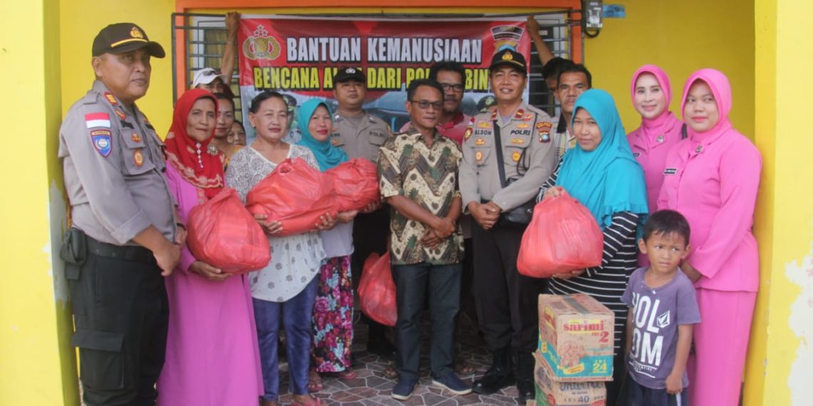 Satgas Tanggap Bencana Polda Kepri Beri Bantuan Ke-Warga Tambelan