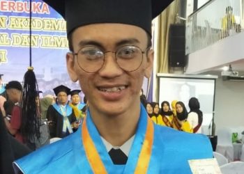 Pimpinan Lidiknusantara.com Randy Wardana Berhasil Diwisuda