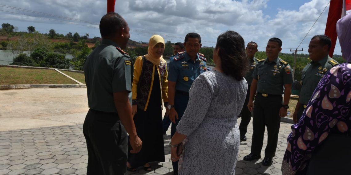 Danlantamal IV Bersilaturahmi Ke Rumah Dinas Dandrem 033WP Kepri