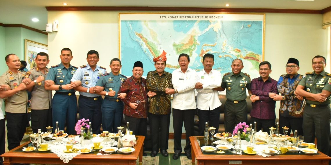 Danlantamal IV Sambut Kedatangan Menteri Aagama RI di Batam