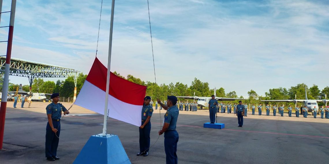 SEGENAP PRAJURIT DAN PNS IKUTI UPACARA BENDERA