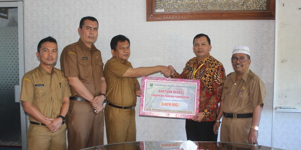 Dinas Pangan SumbarBantu Masyarakat Desa Baru 3,8 Ton Beras