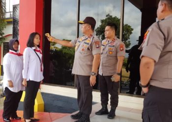 Manfaatkan Waktu Apel Pagi Personil Polda Kepri Lakukan Pemeriksaan Suhu Tubuh