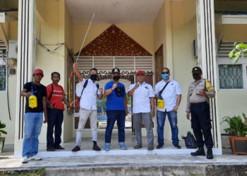 Korcam Melayu Raya Bersama Perangkat Daerah Penyengat Lakukan Penyemprotan Desinfektan