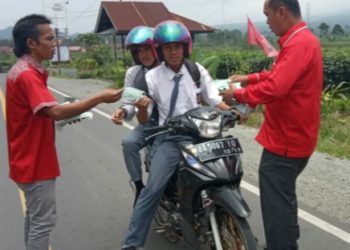 Kader DPC PDIP Solsel Bagikan 1000 Masker