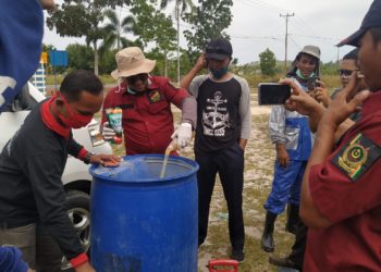 Himalaya Bintan Ambil Bagian Penyemprotan Desinfektan Dikelurahan Deilekop