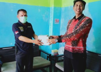 Cegah Covid-19 PMI Natuna Bagikan Masker Kepada Insan Pres Natuna