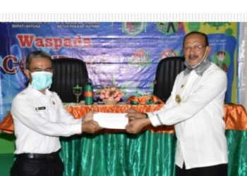 Atasi Dampak Ekonomi Bupati Natuna Terus Bagikan Pangan Kepada Masyarakat