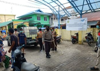 Waspadai Covid-19, Kapolsek Moro Beserta Elemen Masyarakat Terus Semprokan Disinfektan