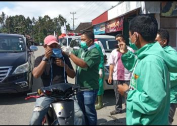 PKB Sumbar Turun Langsung Bagikan 1500 Masker Antisipasi Penyebaran Covid-19