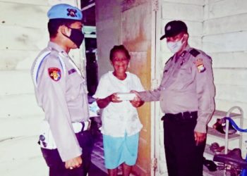 Kapolsek Moro Terus Berbagi Kepada Masyarakat Kurang Mampu