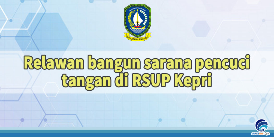 Relawan bangun sarana pencuci tangan di RSUP Kepri