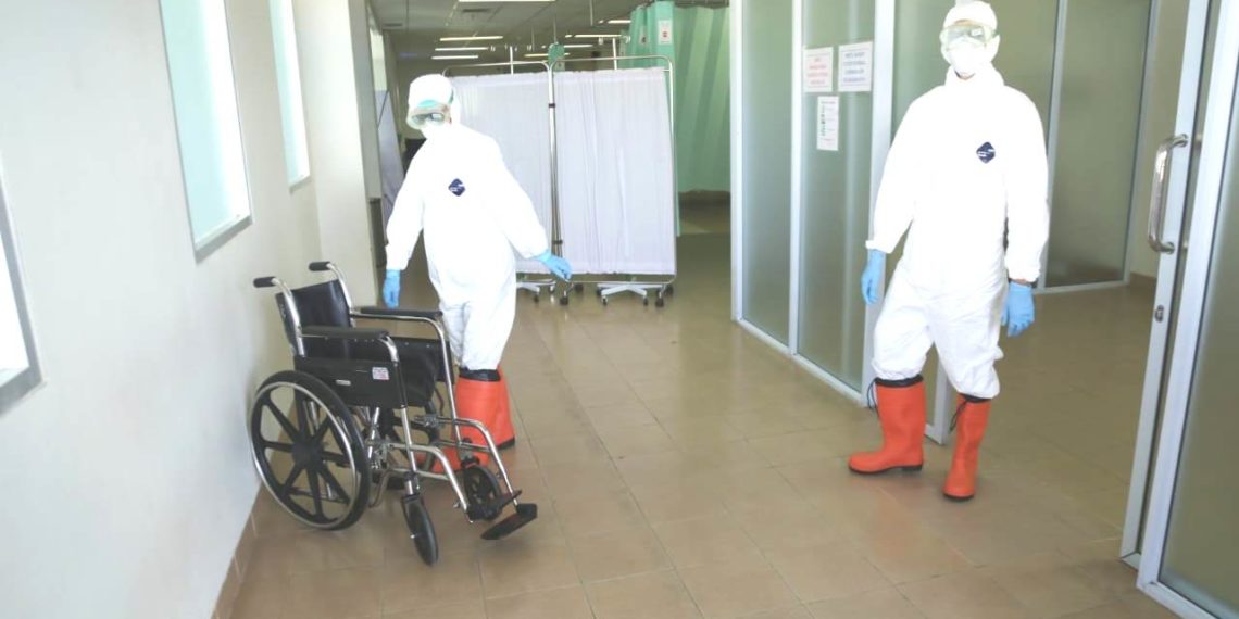 Diwajibkan Seluruh Petugas Kesehatan Pahami Pemakaian APD Lengkap