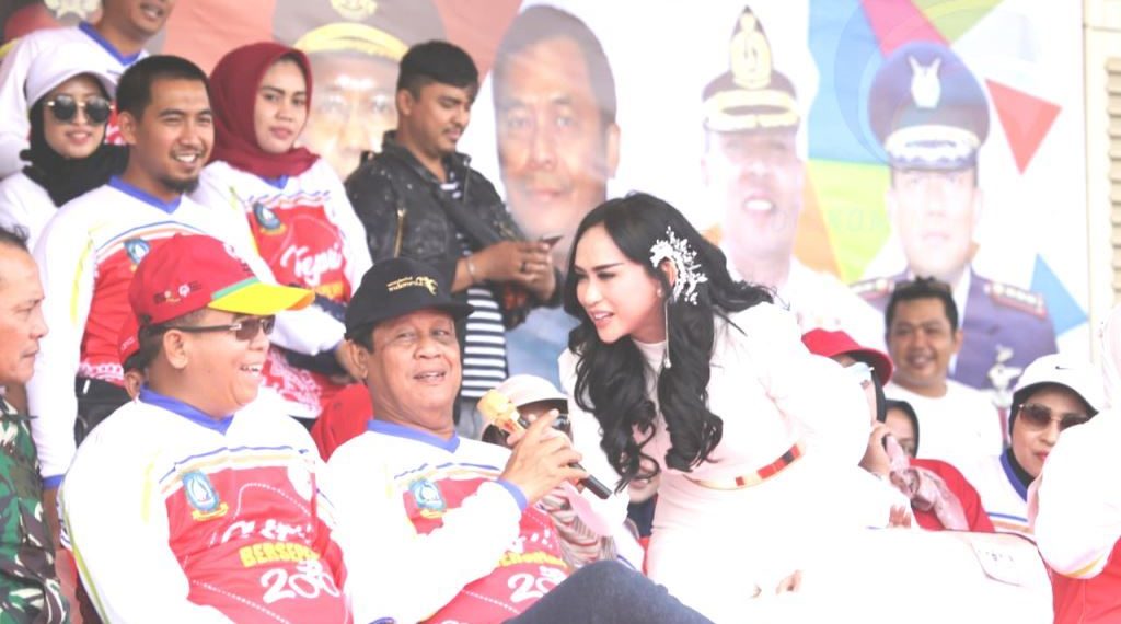 Artis Bebizie Bikin Pesepeda Bergoyang