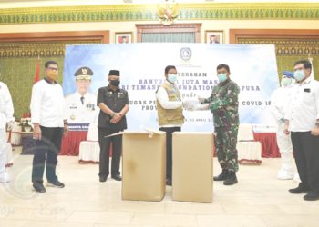 Isdianto Terima Bantuan Sejuta Masker, dari Temasik Foundation Singapura
