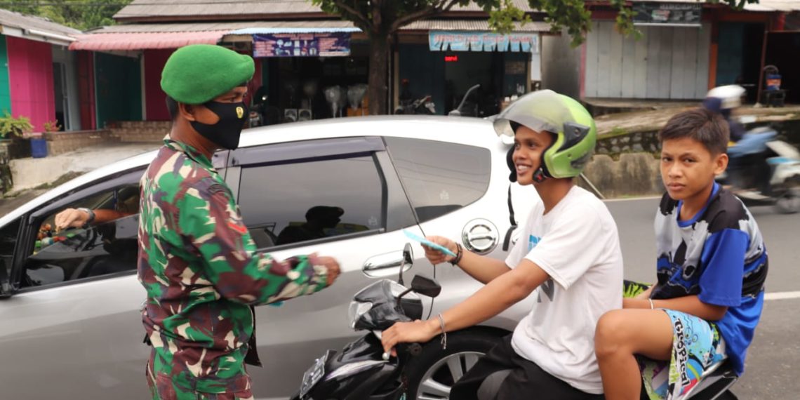 Warga Mengendara Sambut Baik Kodim 0315/Bintan Bagikan Masker Gratis