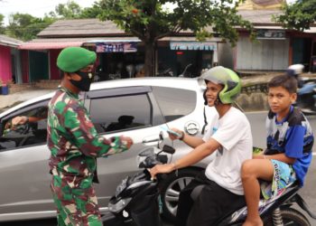 Warga Mengendara Sambut Baik Kodim 0315/Bintan Bagikan Masker Gratis