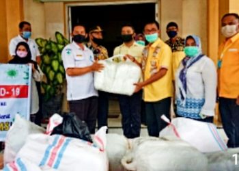 Berikan Rasa Aman Dari Covid-19 DPD 1 Golkar Salurkan APD KepadaTenaga Medis Solsel