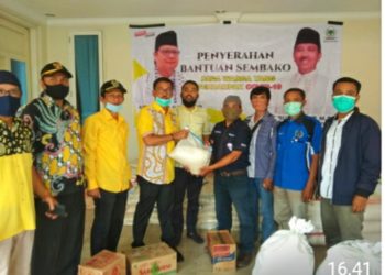 Wartawan Solsel Dapat Paket Sembako Dari DPD 1 Golkar Sumbar