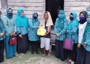 Warga Teluk Buton Ucapkan Terimakasih Atas Sembako Dari Tim TP PKK Natuna