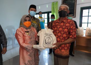 Ditengah Pandemi Covid 19, Pemko Bagikan Bingkisan Hari Raya Bagi Masyarakat DTKS