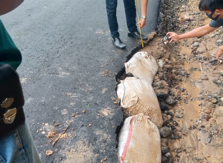 Proyek Bernilai Miliaran Terkesan Pengerjaanya Asal Jadi