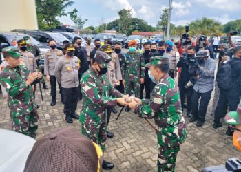 Danlantamal IV Sambut Panglima TNI dan Kapolri di Bandara Batam