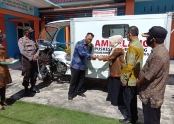 Wakil Bupati & Dinas Kesehatan Kabupaten Lingga Serahkan Ambulance Kaisar