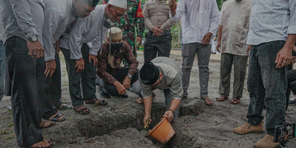 Wakil Bupati Lingga Letakan Batu Pertama Pembangunan “Kampung Qur’an”