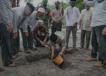Wakil Bupati Lingga Letakan Batu Pertama Pembangunan “Kampung Qur’an”